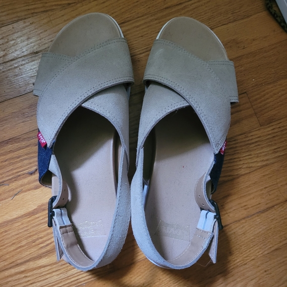 Levi's Sandals - Picture 2 of 3